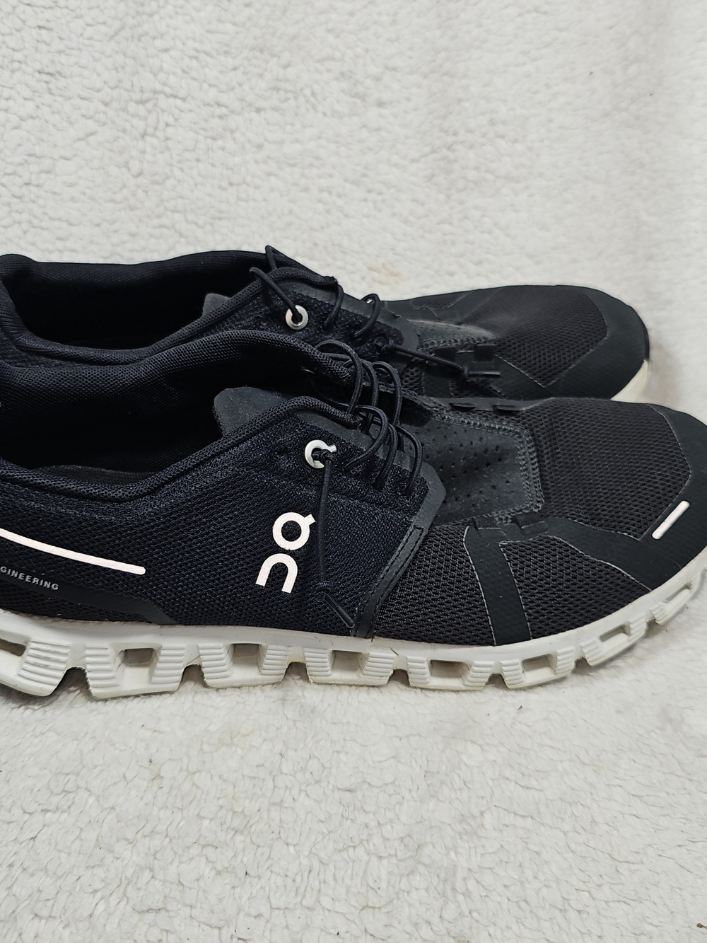 On Running Running Men's Cloud Black/White Lightweight Trainer